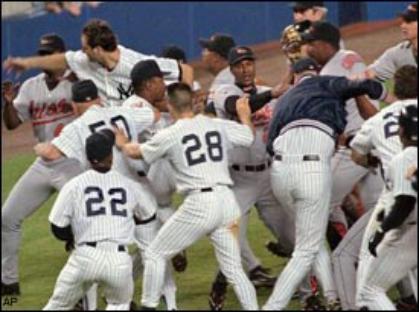 Bernie Williams said the '98 brawl banded the Yankees together